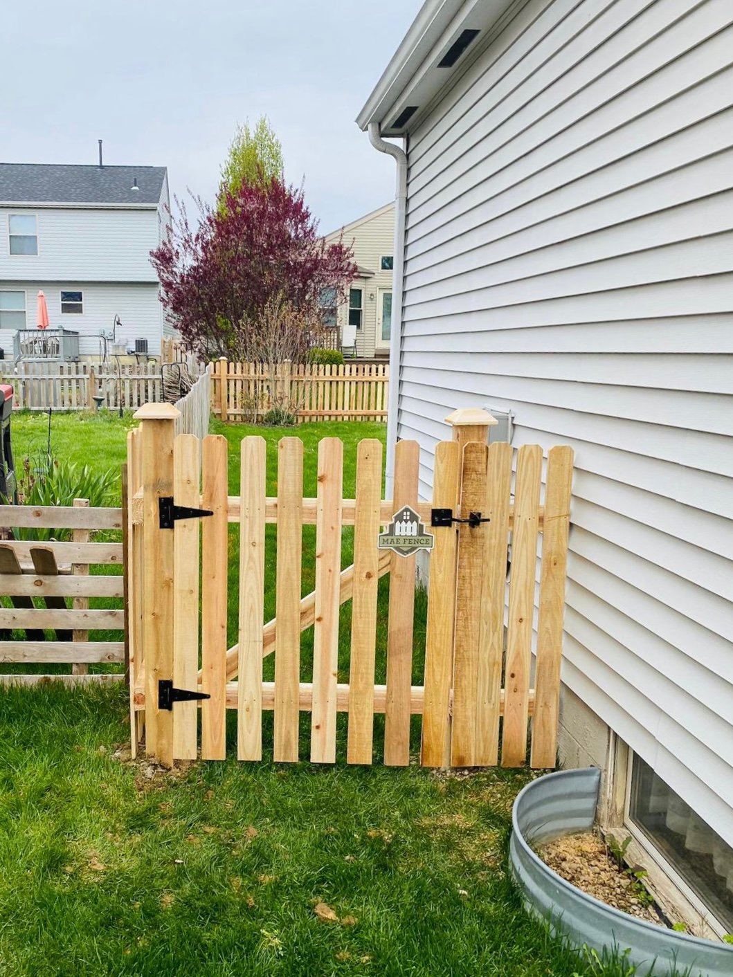 Cedar - Picket - Dog Ear - Straight Top(1)