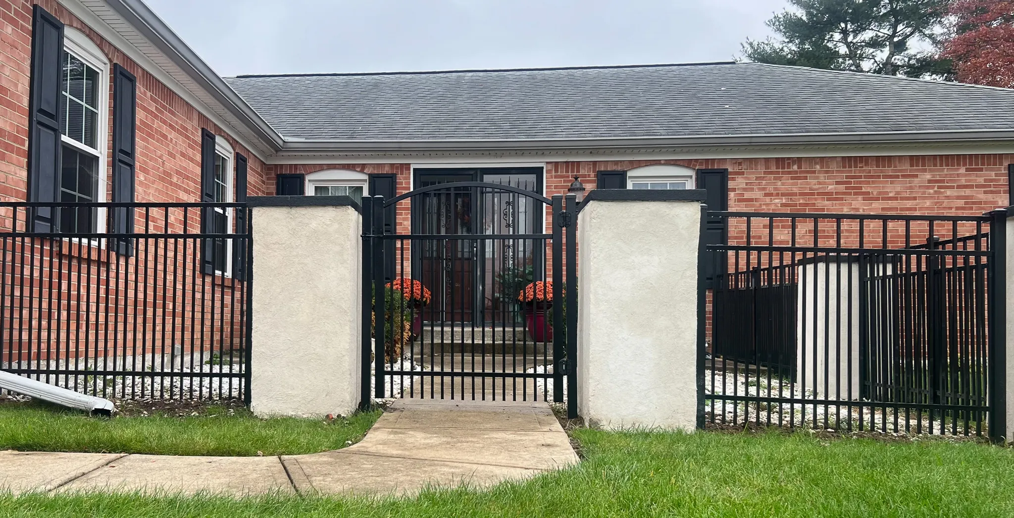 4_ Custom Gates-Closed-Alternating Tight-Aluminum-119