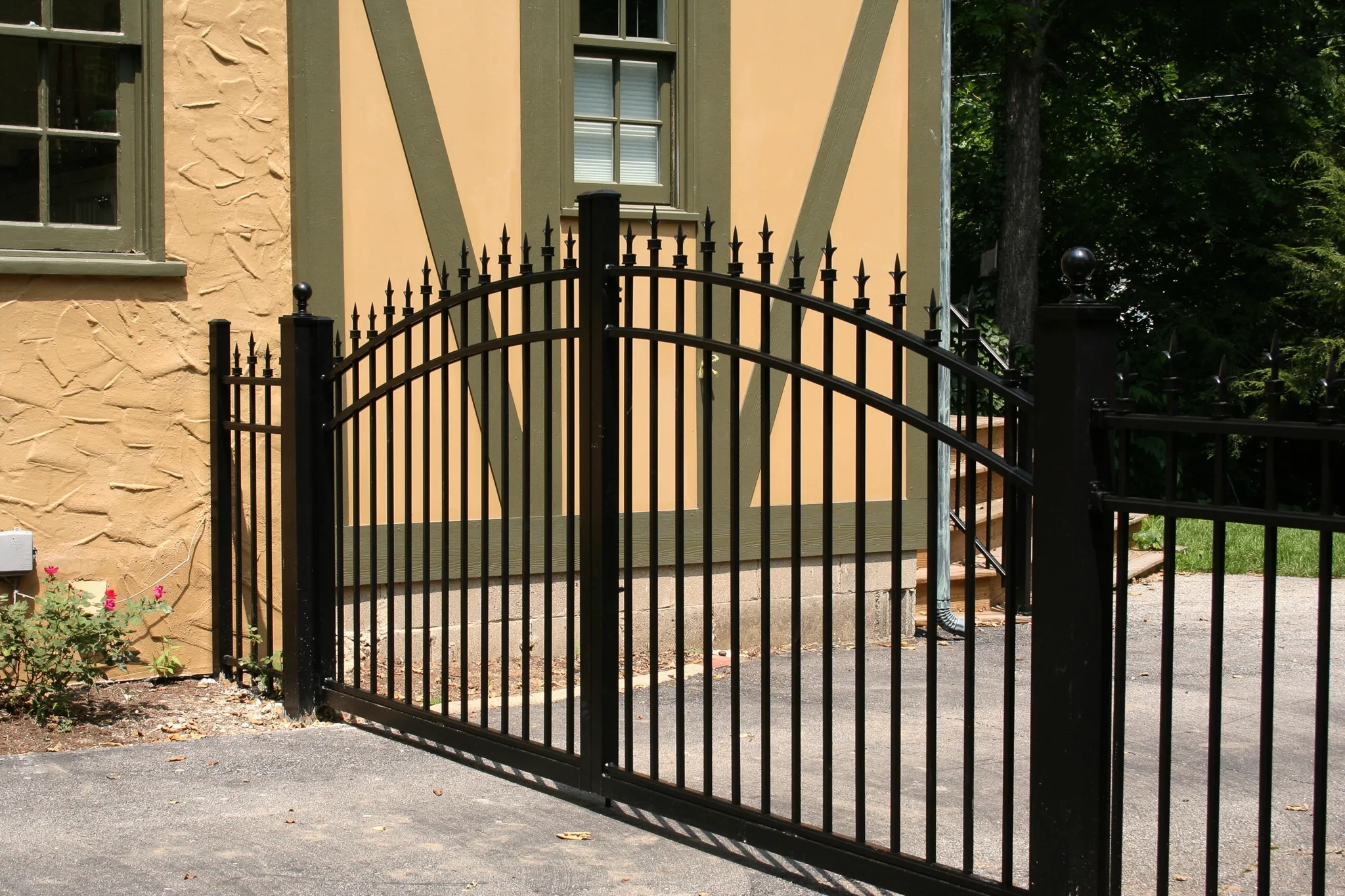4_ Custom Gates-Open-Alternating-Aluminum-103