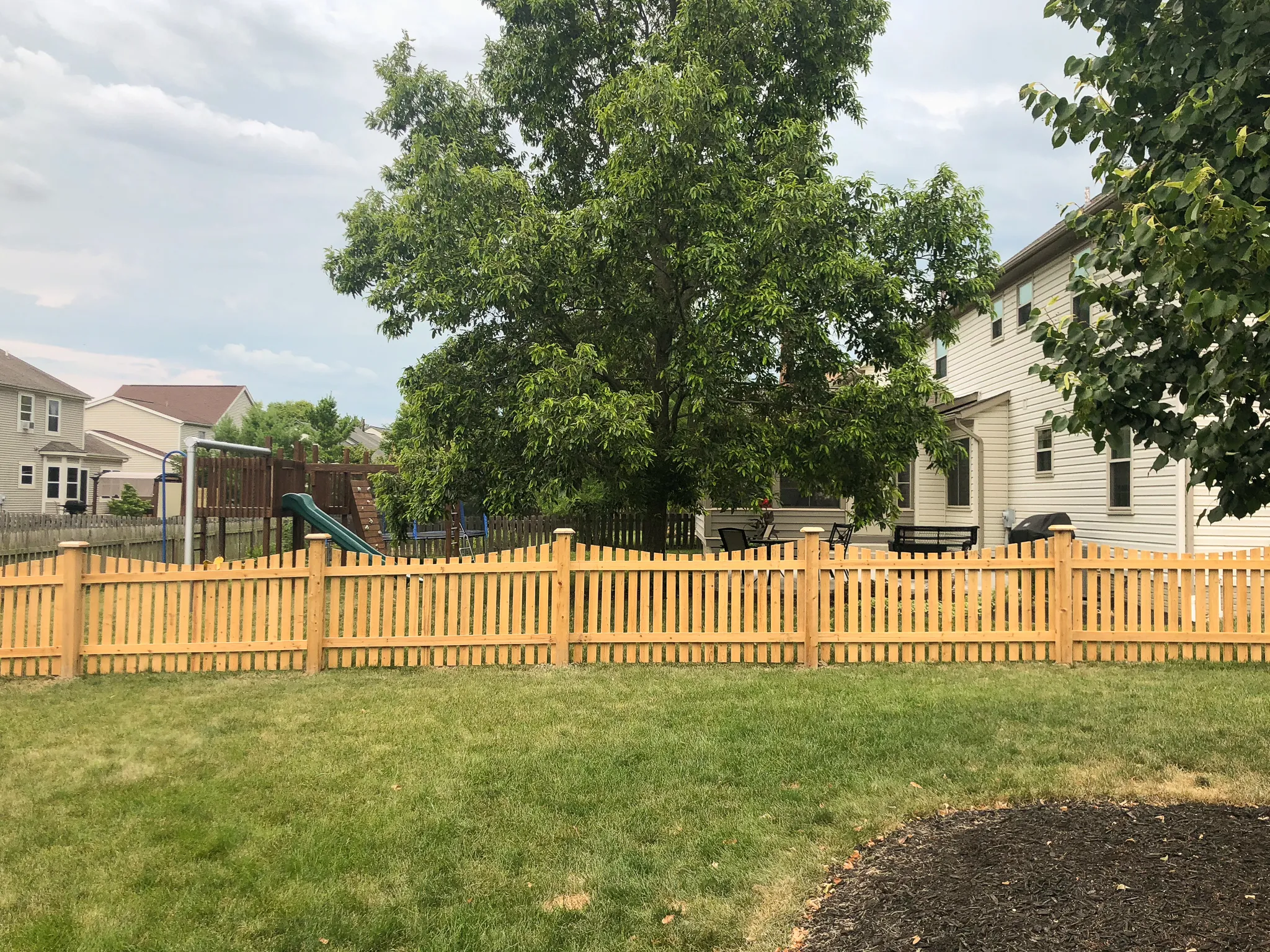4_-Picket-Cut Scallop-Cedar-161