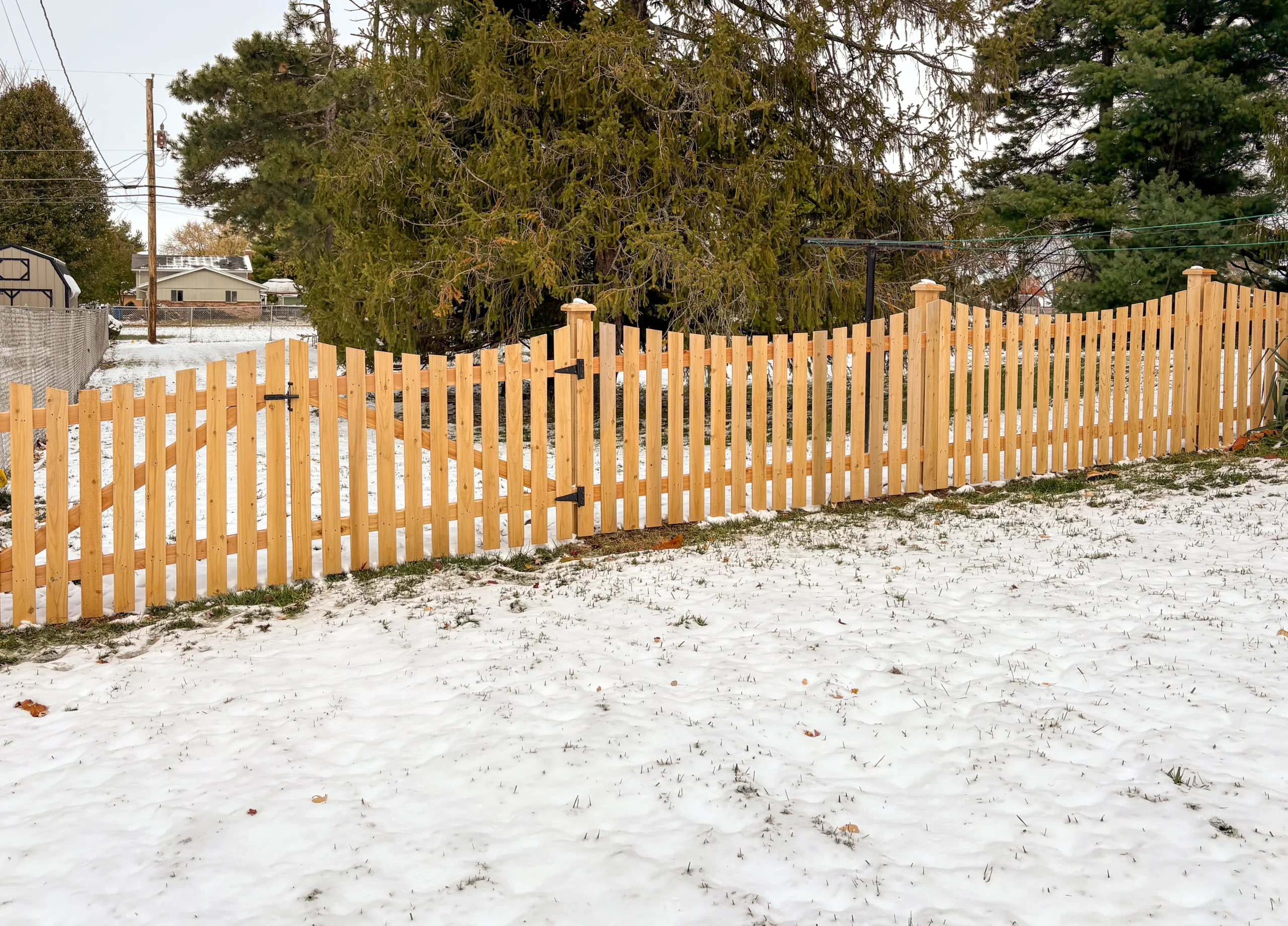 4_-Picket-Cut Scallop-Cedar-327