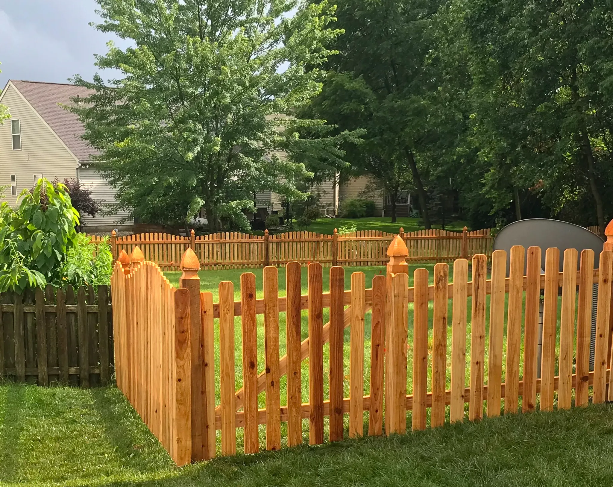 4_-Picket-DE Arch-Cedar-148