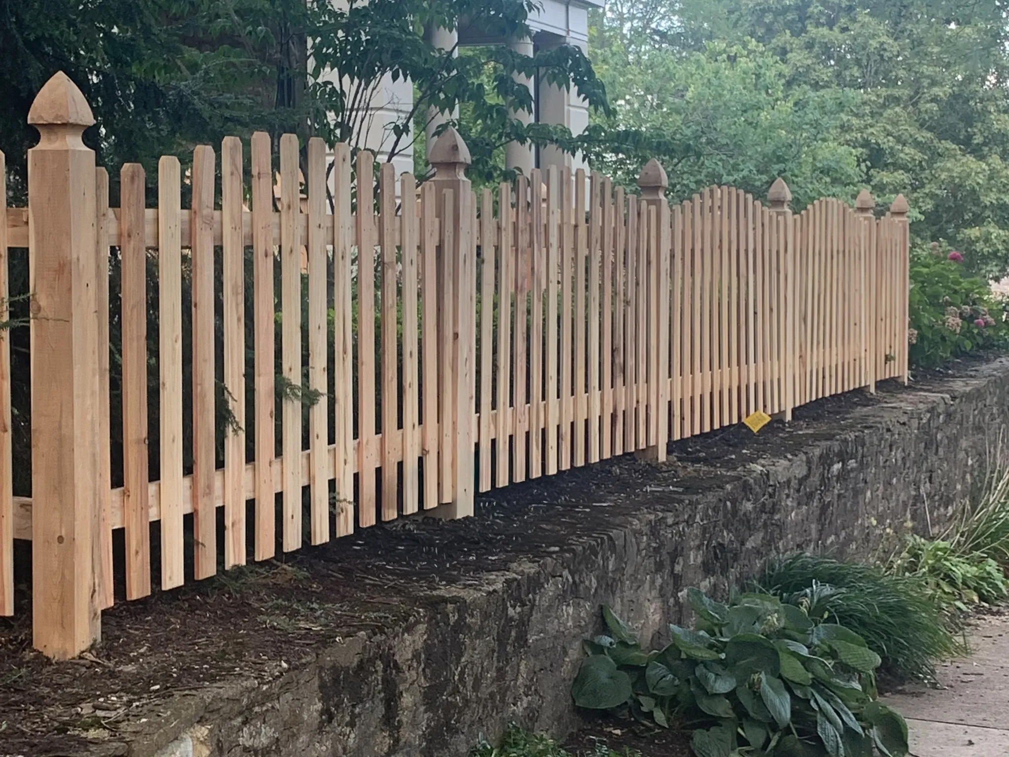 4_-Picket-DE Arch-Cedar-183