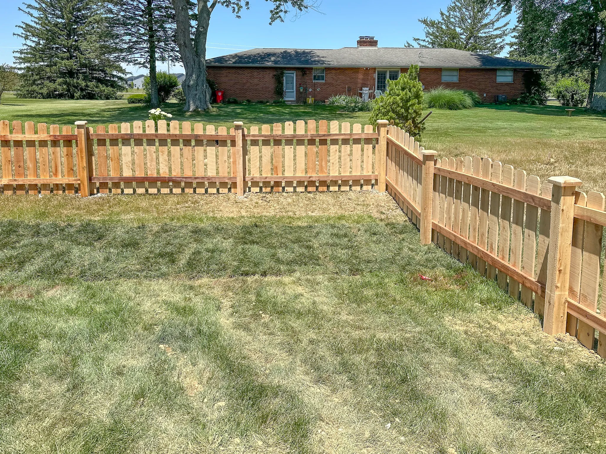 4_-Picket-DE Arch-Cedar-307