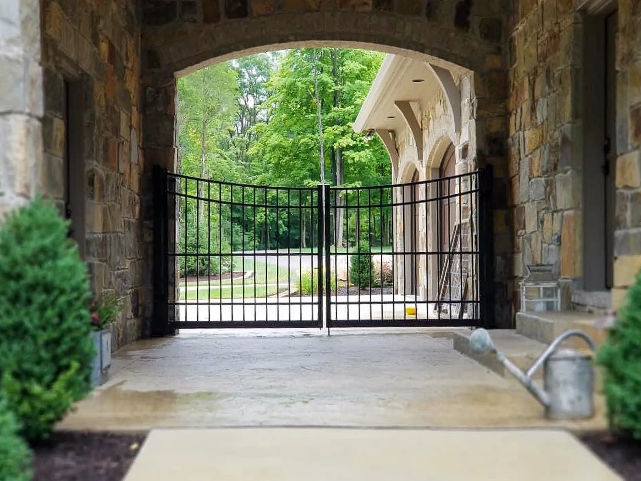 6_ Custom Gate-Closed-Scallop-Aluminum-173