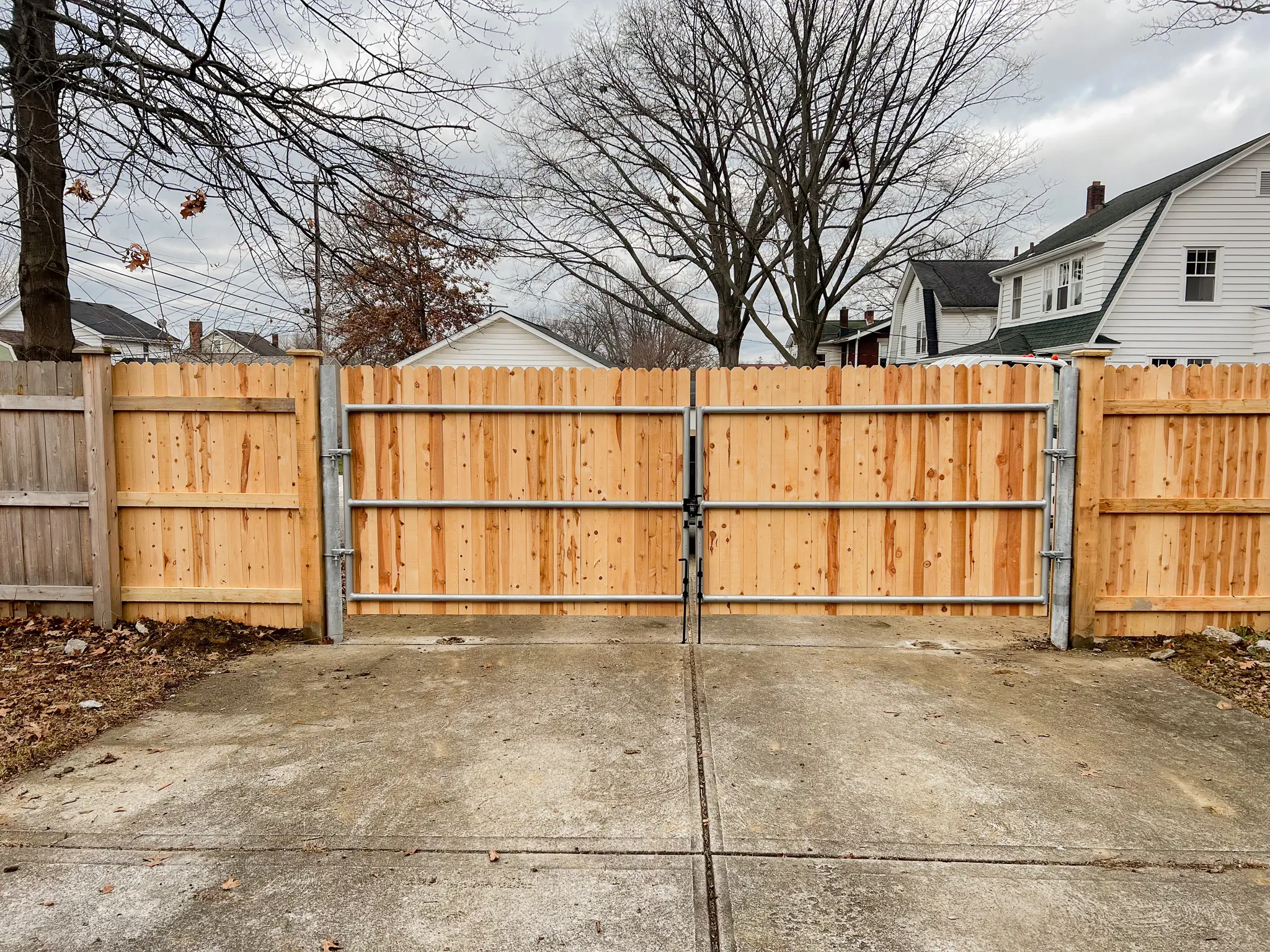 6_ Custom Gate-Privacy-DE Straight-Cedar-220