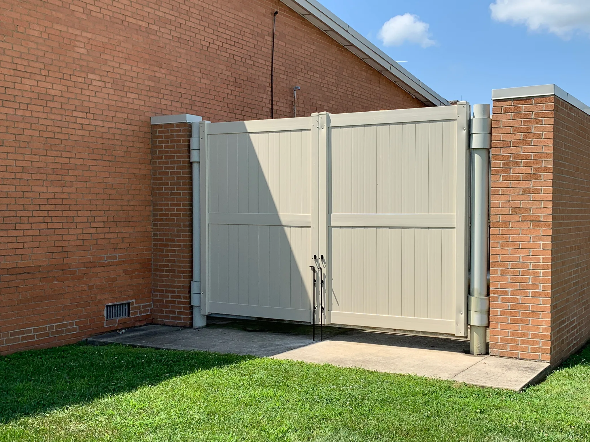 6_ Custom Gate-Privacy-Traditional-Vinyl-137