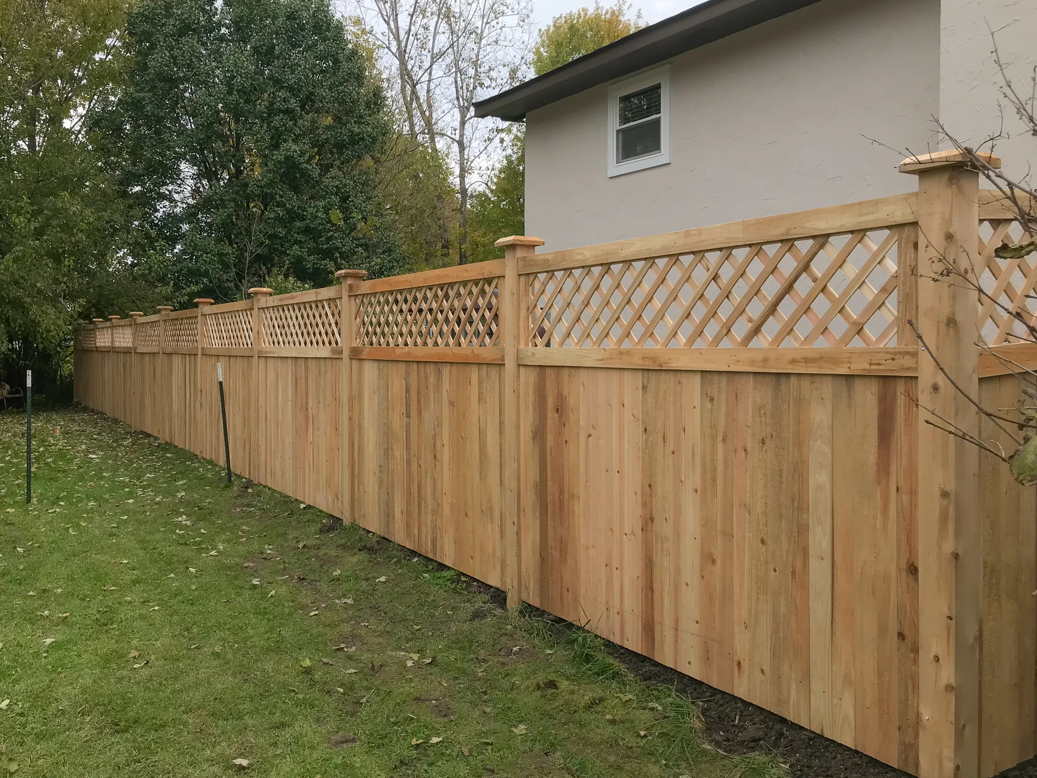 6_-Privacy-Cross Lattice-Cedar-173