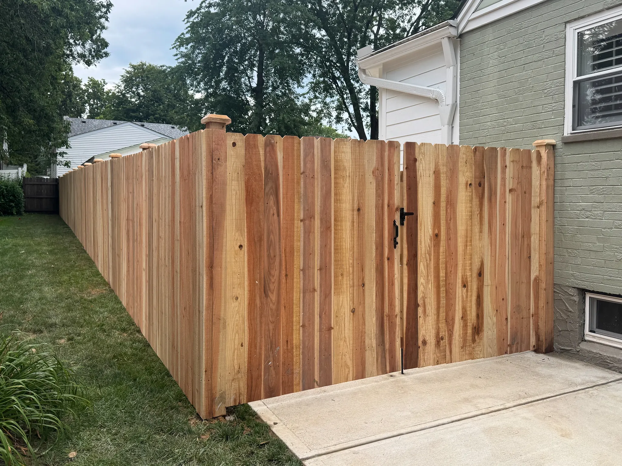 6_-Privacy-DE Straight-Cedar-265