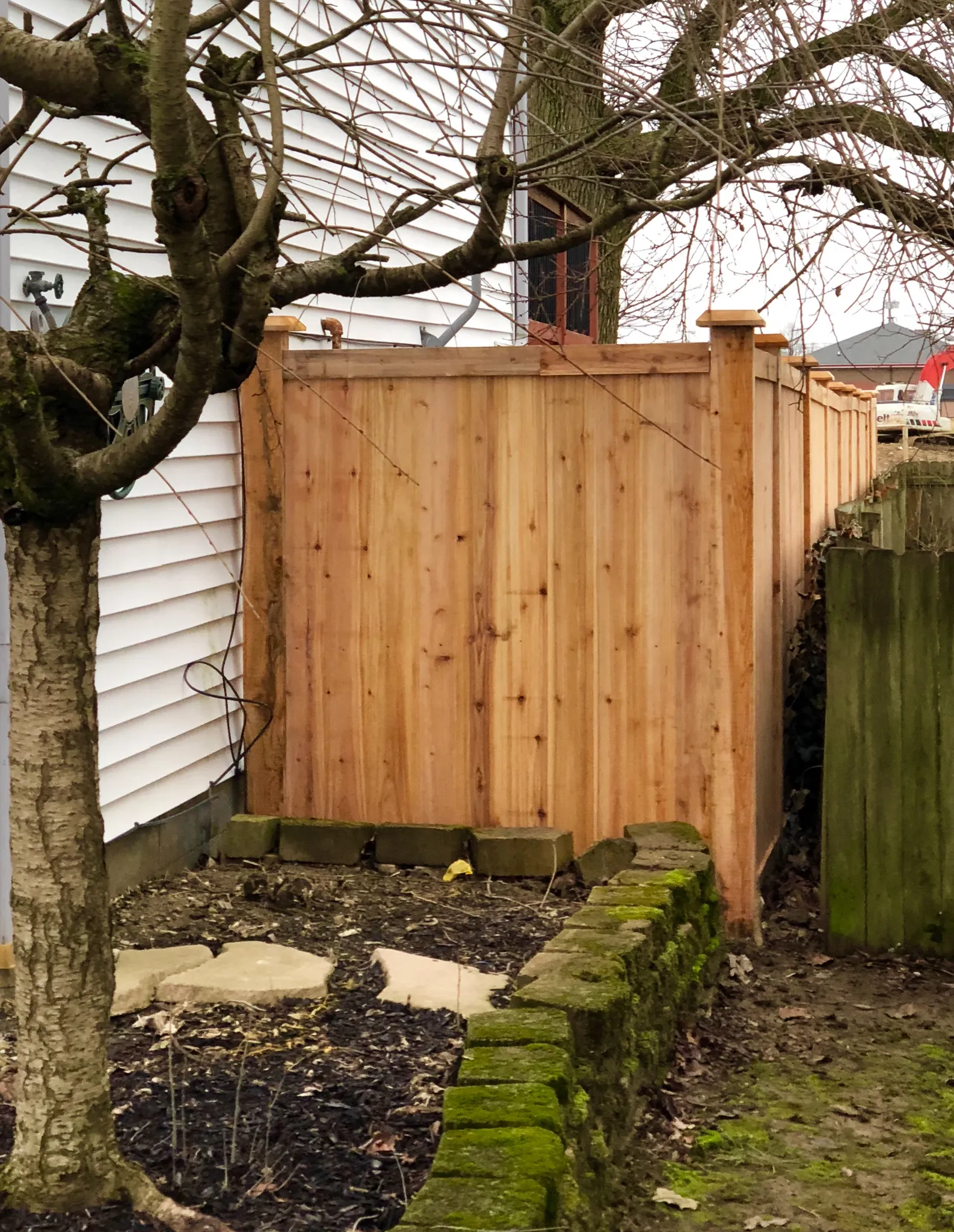 6_-Privacy-Traditional-Cedar-126