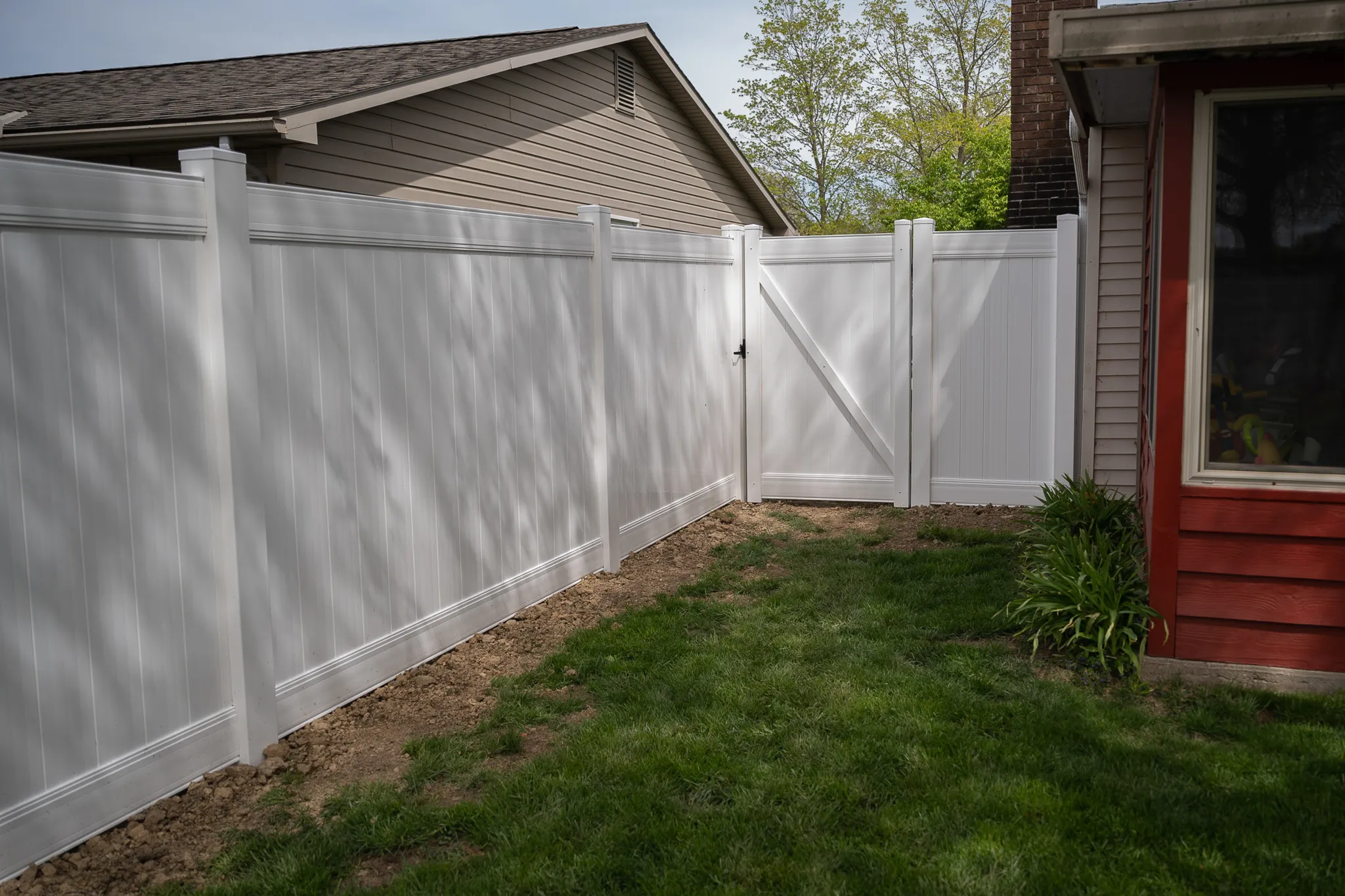 6_-Privacy-Traditional-Vinyl-167