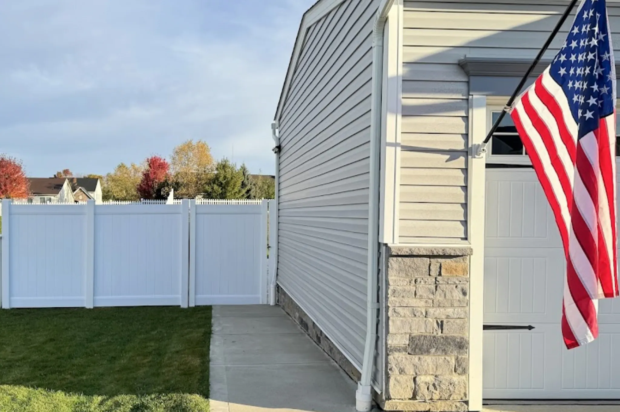 6_-Privacy-Traditional-Vinyl-183