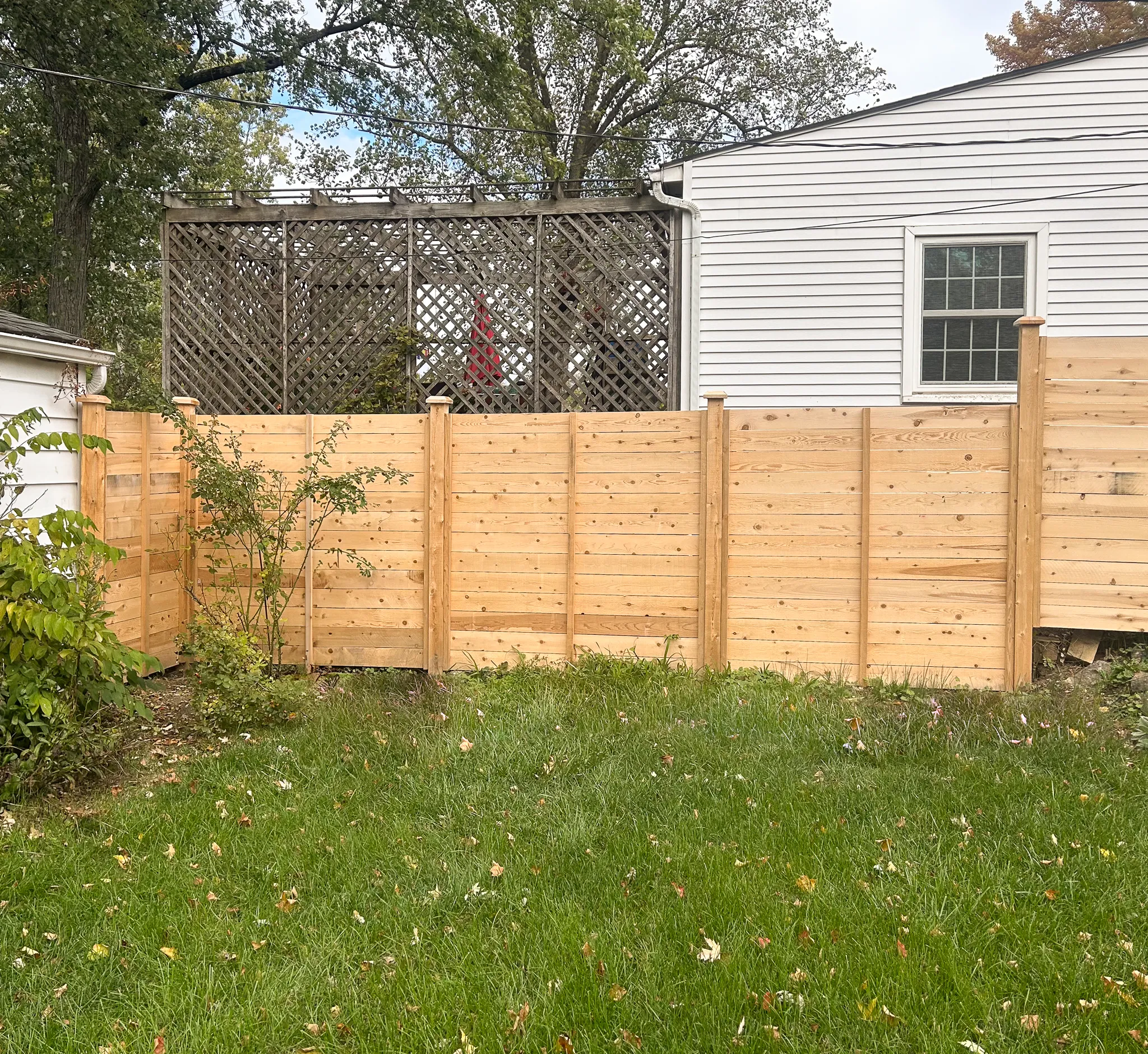 6_-SemiPrivacy-Horizontal-Cedar-287